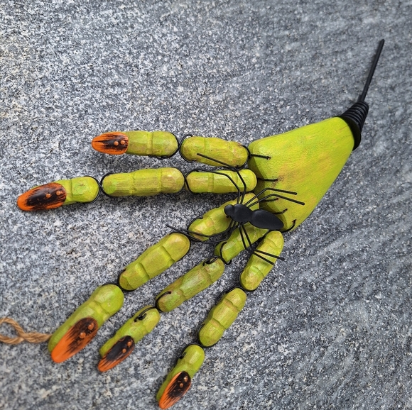 Witch Hand Zombie Finger Halloween Decor Spider Ring Metal Fingernail Wood Green - Picture 13 of 17